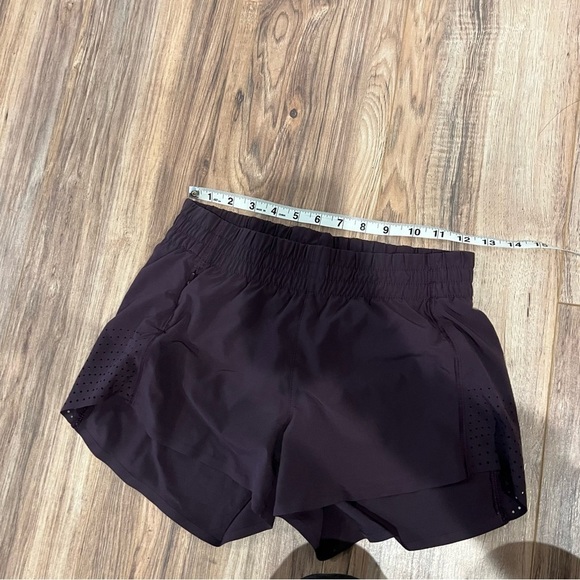 Athleta Hustle 3" Shorts Purple - Picture 6 of 6